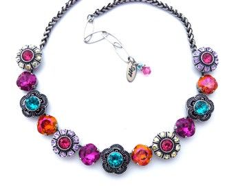 STATEMENT NECKLACE WITH CYCLAMEN PINK LUCITE CERAMIC /& IRIDESCENT CRYSTAL BEADS