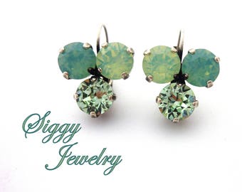 Orecchini pendenti con tripla pietra realizzati con cristalli austriaci autentici, opali menta, triangolo invertito verde acqua, finitura argento antico