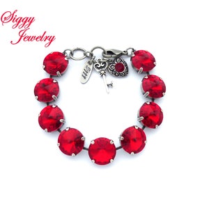 オーストリア産クリスタル ステートメント ブレスレット、ライト シャム、明るいトゥルー レッド、14 mm リヴォリ ラージ ストーン、ハートとキーのチャーム、アンティーク シルバーまたは真鍮