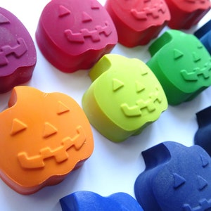 24 Mini Jack-o-Lantern Crayons - Novelty Crayons - Halloween Crayons - Party Favor - Pumpkin - Fall - Rainbow