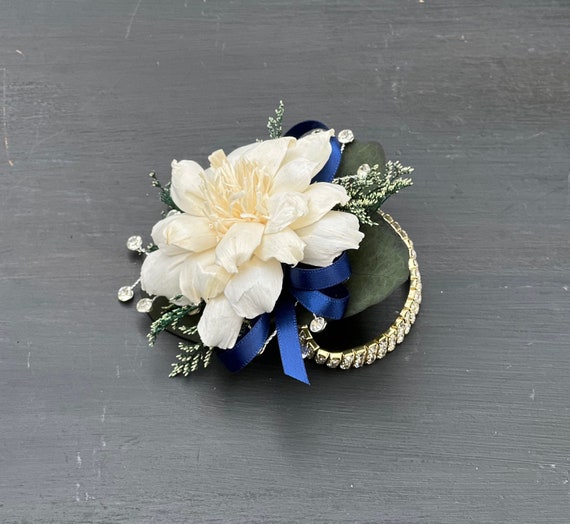 Woman's  Garden Rose Wrist Corsage