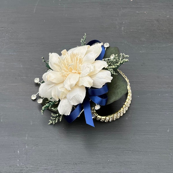 Woman's  Garden Rose Wrist Corsage