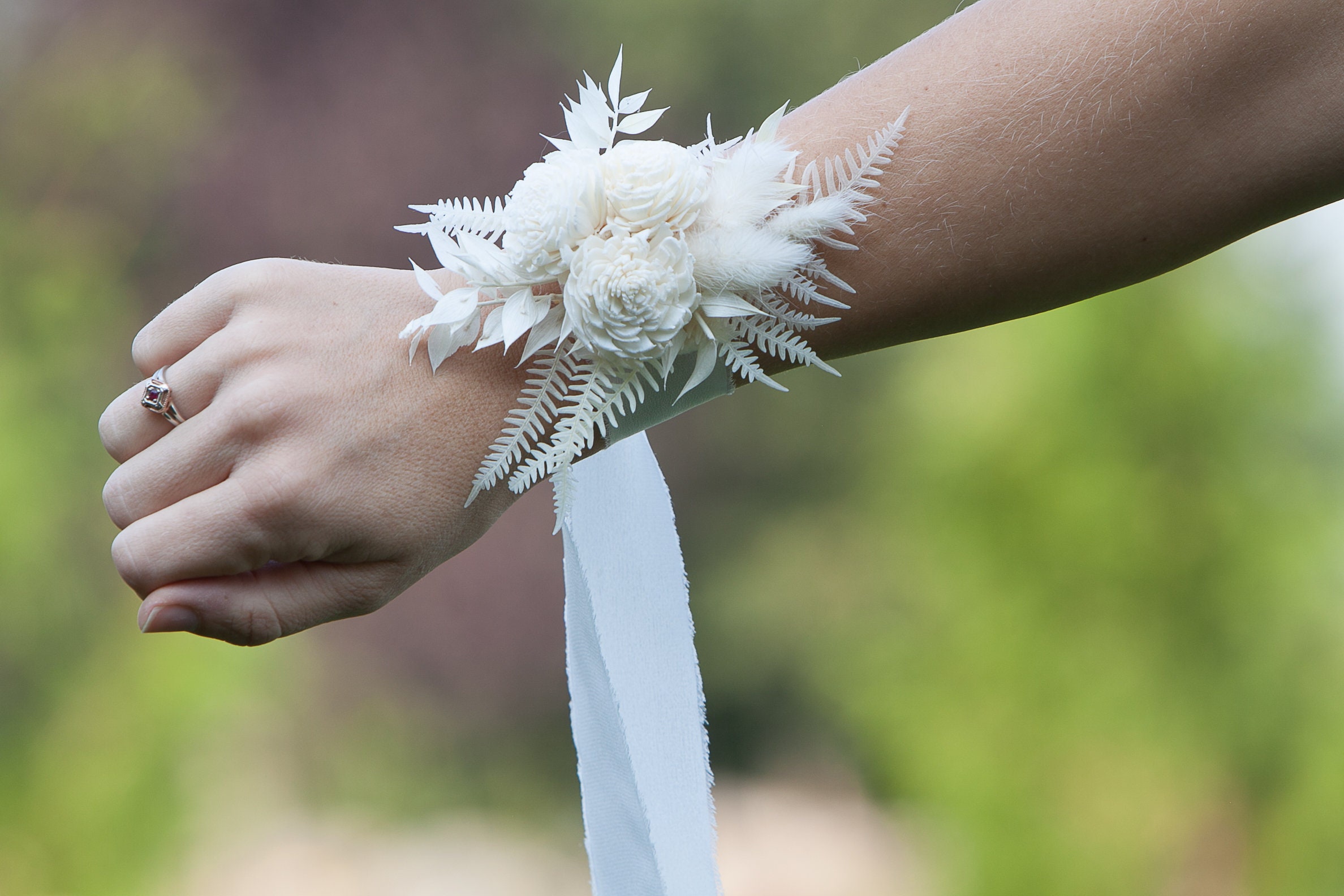 Silk wrist best sale corsage online
