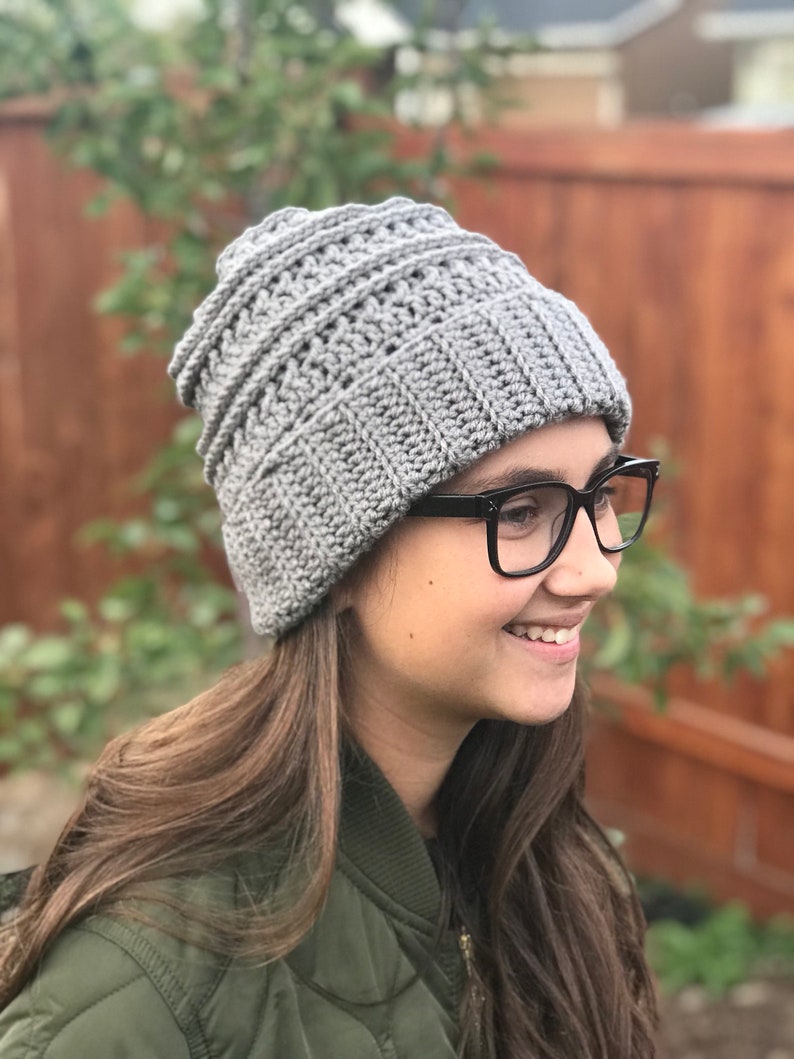 The Allison hat Women/'s cricheted winter cap.