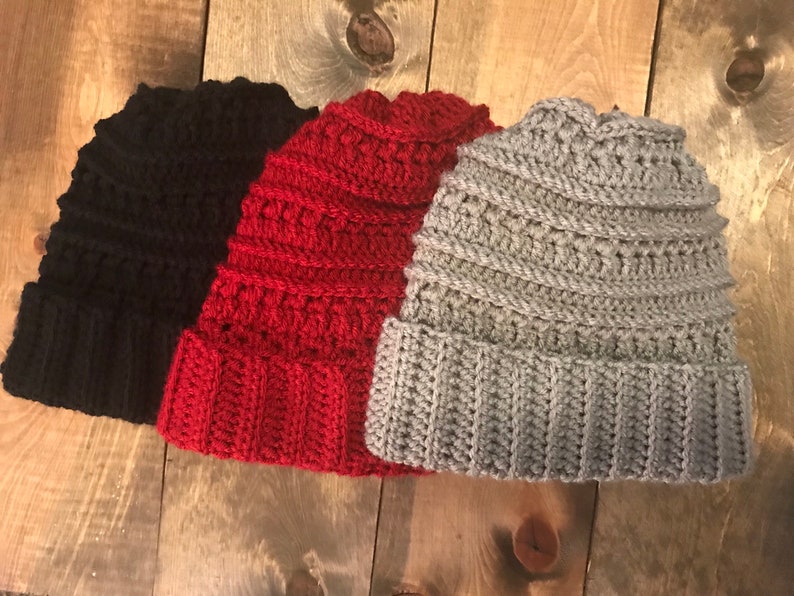 The Allison hat Women/'s cricheted winter cap.