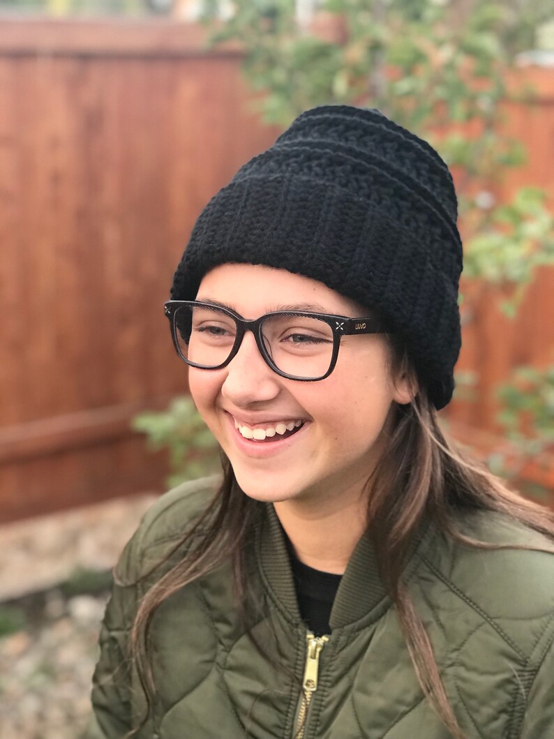 The Allison hat Women/'s cricheted winter cap.