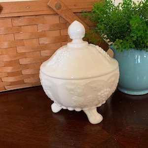 Westmoreland Paneled Grape Lidded Candy Dish