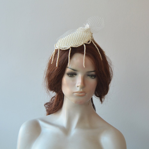 Elegant Wedding Fascinator, Pearl and Lace Mini Hat for Brides