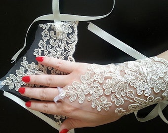 Off White Lace Wedding Gloves, Fingerless Gloves For Bride, Wedding Accessories