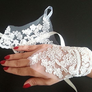 Bridal Lace Gloves, fingerless gloves, bridal cuff, İvory Lace Gloves, wedding bride, bridal gloves, Wedding Accessories image 1