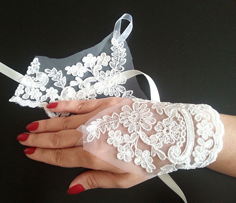 Bridal Lace Gloves, fingerless gloves, bridal cuff, İvory Lace Gloves, wedding bride, bridal gloves, Wedding Accessories image 1