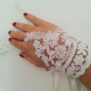 Bridal Lace Gloves, fingerless gloves, bridal cuff, İvory Lace Gloves, wedding bride, bridal gloves, Wedding Accessories image 3