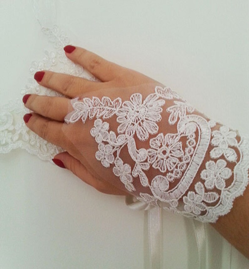 Bridal Lace Gloves, fingerless gloves, bridal cuff, İvory Lace Gloves, wedding bride, bridal gloves, Wedding Accessories image 3