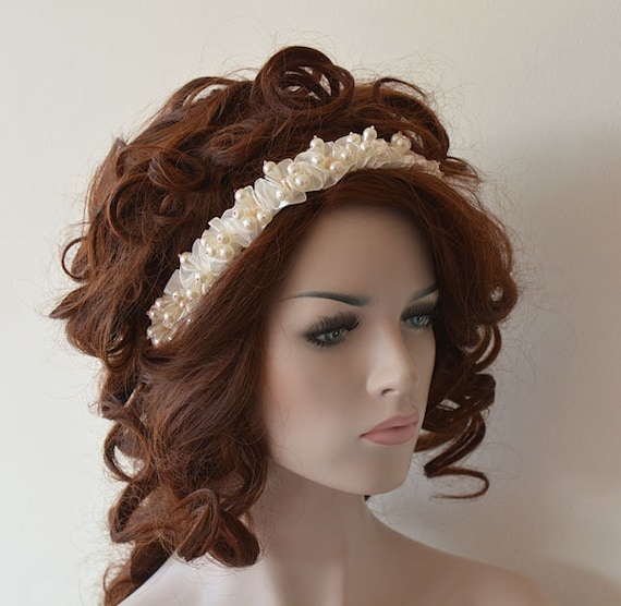 Vintage Inspiration Lace and Pearl Hair Piece for Wedding  display picture 3