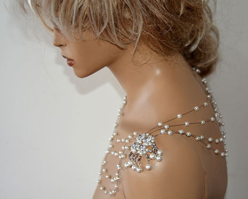 pearl necklace wedding dress
