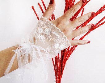 Off White Lace Wedding Gloves, Bridal Cuff, Lace Wedding Accessory