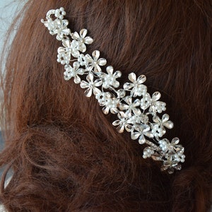Silver Rhinestone and Pearl Flower Bridal Hair Comb, Wedding Floral Hair Accessories For Bride