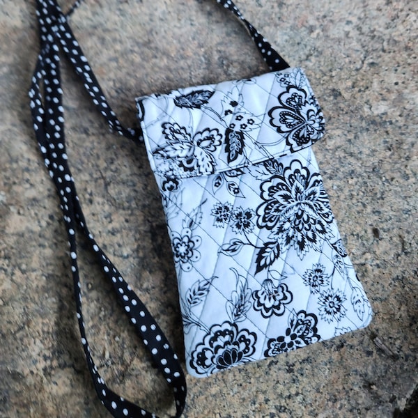 Quilted Phone Hipster, Black and White Crossbody Bag, Small Quilted Purse, floral phone case, fabric hip bag, handmade hip bag