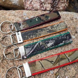 Camo Keychain, Key Wristlet, Camo Keyfob, Camo Key Lanyard, Camo Gift, Gift for hunter