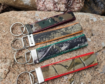 Camo Keychain, Key Wristlet, Camo Keyfob, Camo Key Lanyard, Camo Gift, Gift for hunter