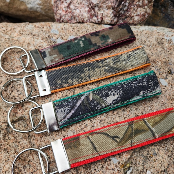 Camo Keychain, Key Wristlet, Camo Keyfob, Camo Key Lanyard, Camo Gift, Gift for hunter