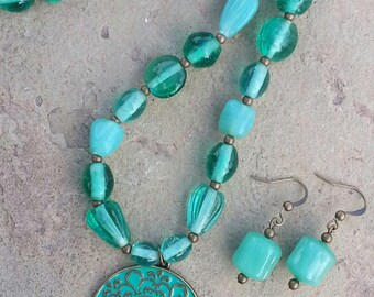 Seafoam Green Beaded Necklace with Pendant and Matching Earrings, short necklace, mint green necklace
