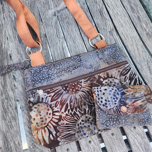 Bolso bandolera de girasol, Hipster Batik, Bolso mensajero con accesorios opcionales, bandolera con cremallera, Monedero de otoño, Hipster de tela