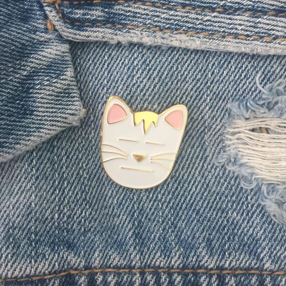 Cat face enamel pin