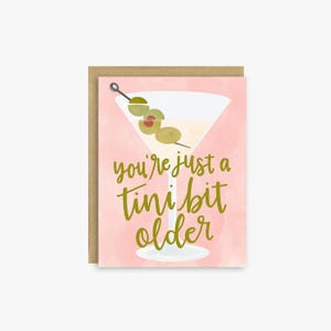 Carte d'anniversaire drôle plus âgée de Tini Bit | Carte d'anniversaire humoristique sur le vieillissement pour adultes - Carte de voeux pleine d'esprit « Tini Bit Older »