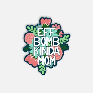 Eff Bomb Kinda Mom waterdichte vinylsticker | Vetgedrukte laptopsticker, moedersticker waterflessticker, feministische sticker