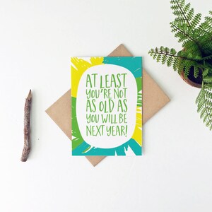 Cartão de aniversário engraçado - Cartão de feliz aniversário - Não tão velho - Cartão de aniversário de amigo - Cartão de aniversário de mãe - Aniversário de melhor amigo
