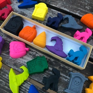 Halloween Crayons - Halloween Treats - Halloween Gifts For Kids - Kids Gifts - Halloween Party Favors - Kids Party Favors - Trick Or Treat