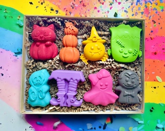 Halloween Crayons - Kids Halloween Gifts - Halloween Kids Gifts - Halloween Gifts For Kids - Boo Basket Stuffer - Halloween Party Favors