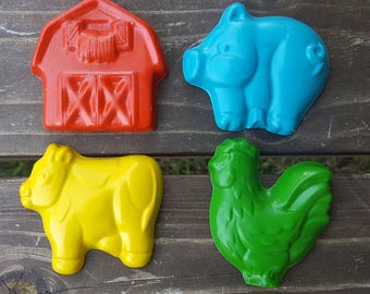 Jumbo Farm Crayons set of 8 - Cow crayons - pig crayons - barn crayons - rooster crayons - party favors - farm crayons - farm party favors