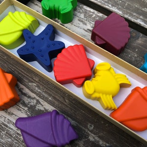 Seashell & Crab Crayons - Beach Party Favors - Kids Gifts - Kids Party Favors - Class Party Favors - Ocean Party Favors - Stocking Stuffers