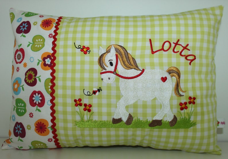 Personalized pillow, kindergarten, birth gift, pillow with name, name pillow horse on flower meadow and name 20 x 30 cm grün Vichy