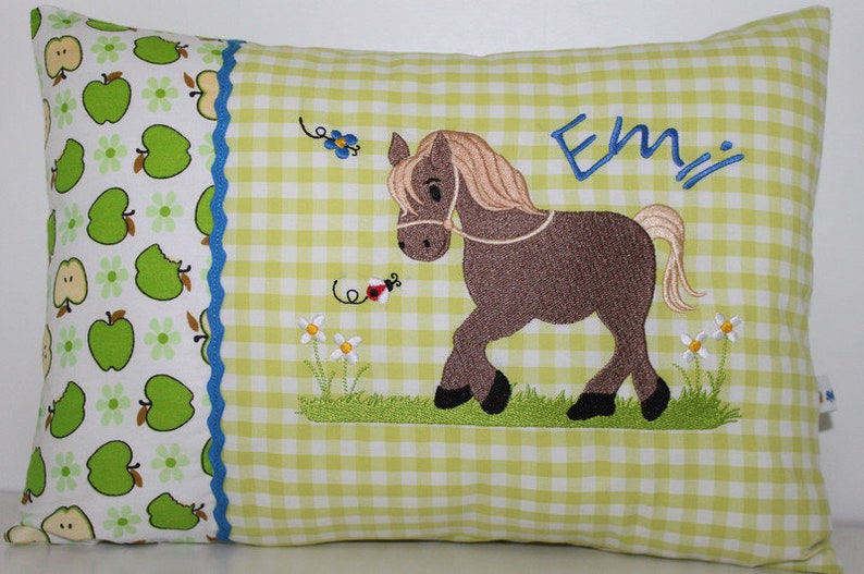 Personalized pillow, kindergarten, birth gift, pillow with name, name pillow horse on flower meadow and name 20 x 30 cm grün V/grün Äpfel