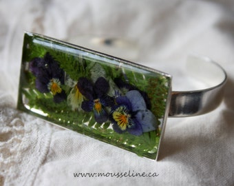 Flower bracelet, handmade resin bracelet, nature bracelet, pansy and forest moss bracelet, silver bracelet, made in Canada