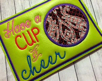 ITH Muggmatta: Broderidesign med Cup of Cheer (5x7) (Digital nedladdning)