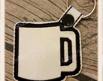 ITH Blank muggnyckelring / Tryckknappsflik - nedladdningsbar maskinbroderidesignfil