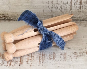 Clothespin Bundle, Peg Clothespins tied with a rustic ribbon, Laundry Room Decor, Farmhouse Decor