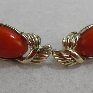 Coro Marbled Tomato Bakelite Clip Earrings