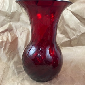 Blenko 3724 Vase In Ruby