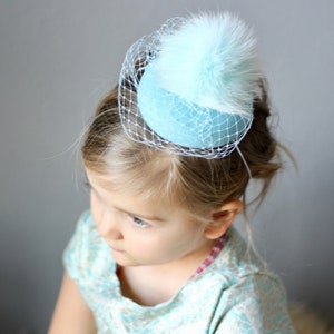 Mini cappello bimba, cappellino con pompom immagine 1