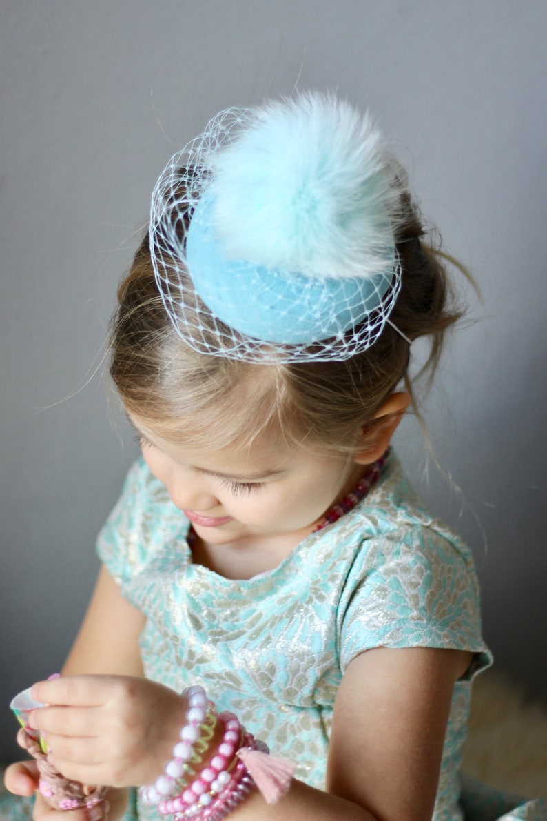 Mini cappello bimba, cappellino con pompom immagine 3