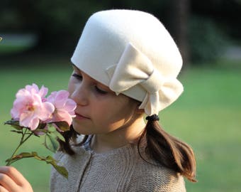 Ivory Felted Cloche Hat, Cloche Hat With Bow, Winter Girls Hat, Toddler Girls Hat, Retro Hat, Flapper Hat, Vintage Style Hat,1920s Girls Hat