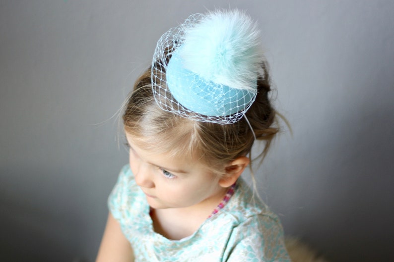 Mini cappello bimba, cappellino con pompom immagine 1