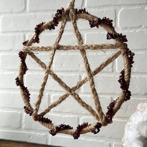 Garnet Pentacle  - Witchy Decor - Crystal Pentagram - Healing Crystals Decor - Star Wall Hanging - Altar Decor