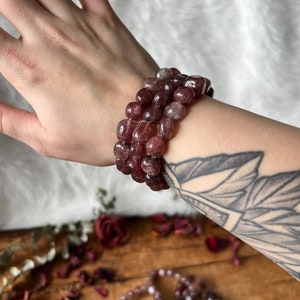 Strawberry Quartz Bracelet 8mm to 10mm - Healing Crystals Boho Jewelry - Crystal Bead Bracelet