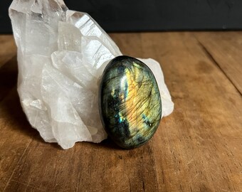Flashy Labradorite Palm Stone - Meditation Crystal Pocket Stone - Polished Labradorite Plamstone Pebble Crystal Gift